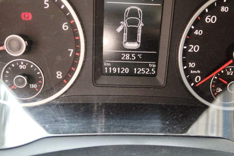 Used Volkswagen Tiguan 2012 1.8TSI Automatic All-Wheel Drive Elite Edition Odometer Close Up