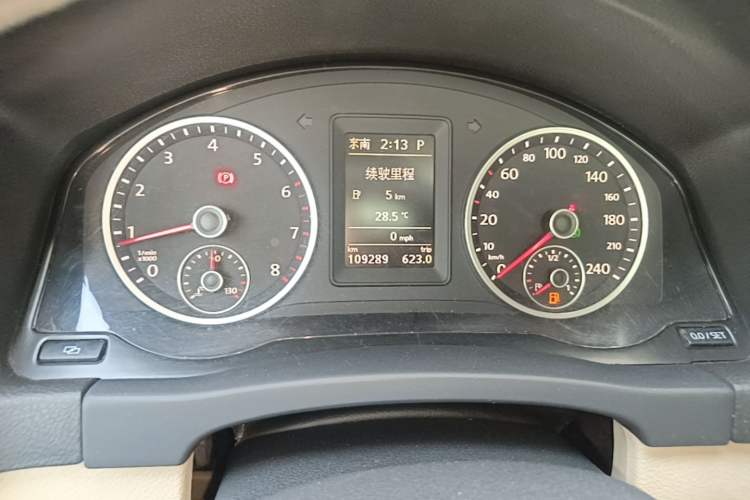 Used Volkswagen Tiguan 2012 1.8TSI Automatic All-Wheel Drive Elite Edition Odometer Close Up
