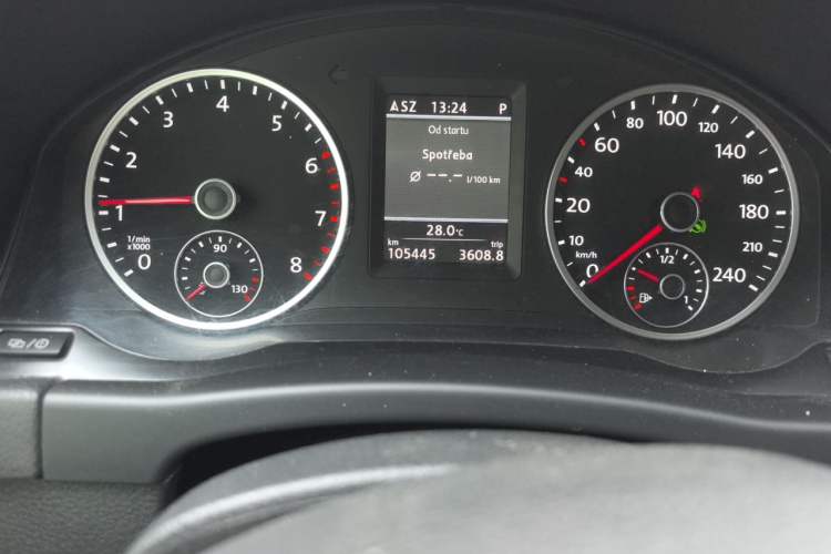 Used Volkswagen Tiguan 2012 2.0 TSI Luxury Edition Odometer Close Up