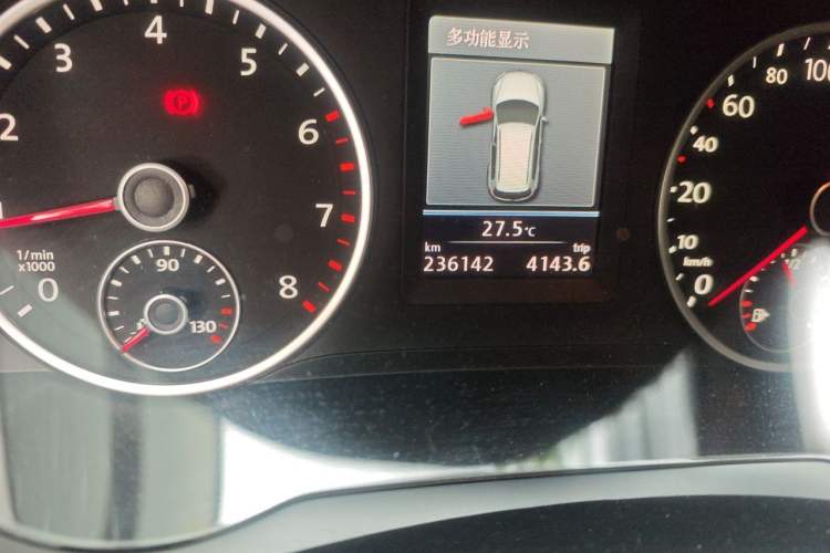 Used Volkswagen Tiguan 2012 2.0 TSI Comfort Edition Odometer Close Up