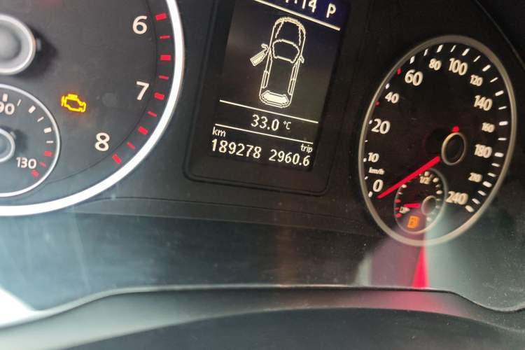 Used Volkswagen Tiguan 2012 2.0 TSI Automatic All-Wheel Drive Elite Edition Odometer Close Up