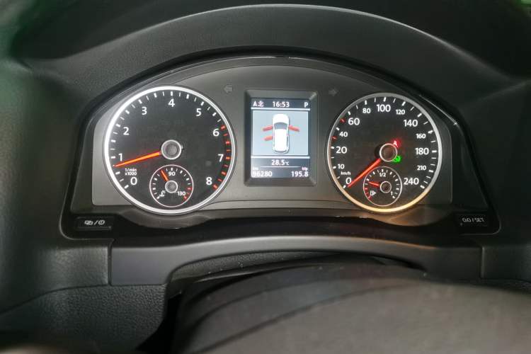 Used Volkswagen Tiguan 2012 2.0 TSI Comfort Edition Odometer Close Up