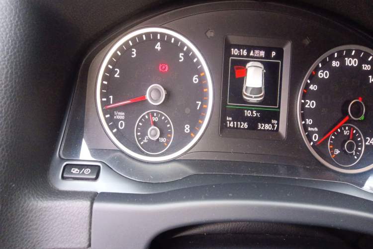 Used Volkswagen Tiguan 2012 2.0 TSI Comfort Edition Odometer Close Up