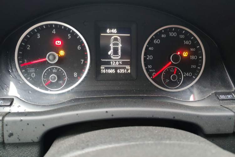 Used Volkswagen Tiguan 2012 1.4TSI Manual Two-Wheel-Drive Urban Edition Odometer Close Up