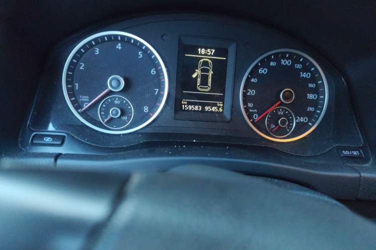 Used Volkswagen Tiguan 2012 1.8TSI Automatic Two-Wheel Drive Trend Edition Odometer Close Up