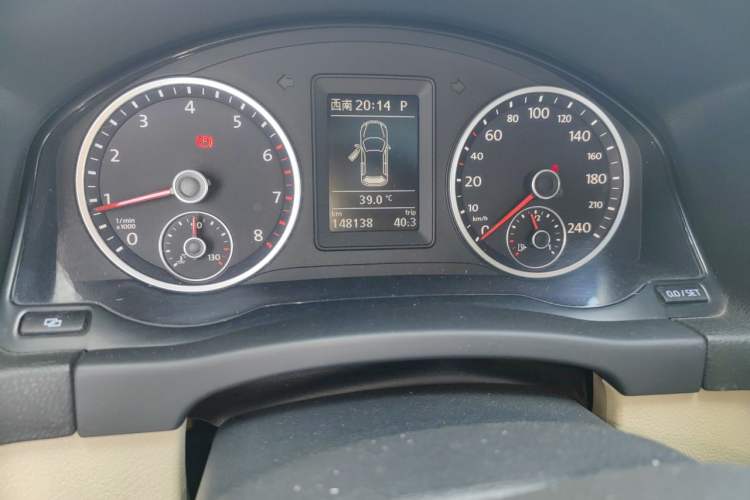 Used Volkswagen Tiguan 2012 1.8TSI Automatic All-Wheel Drive Elite Edition Odometer Close Up