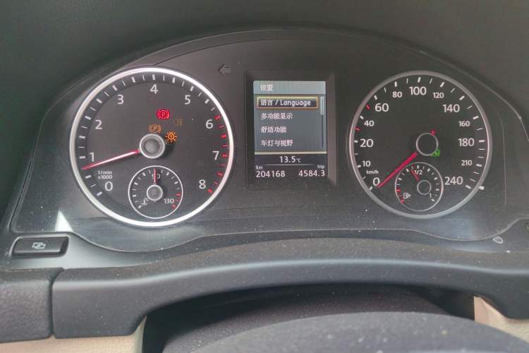 Used Volkswagen Tiguan 2012 2.0 TSI Luxury Edition Odometer Close Up