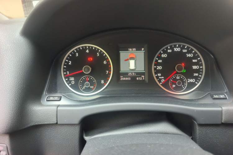 Used Volkswagen Tiguan 2012 2.0 TSI Comfort Edition Odometer Close Up