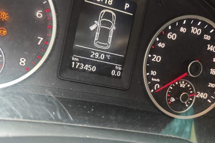Used Volkswagen Tiguan 2012 2.0 TSI Automatic All-Wheel Drive Flagship Edition Odometer Close Up