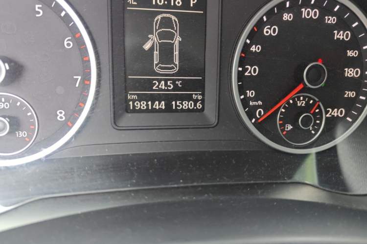 Used Volkswagen Tiguan 2012 2.0 TSI Automatic All-Wheel Drive Elite Edition Odometer Close Up