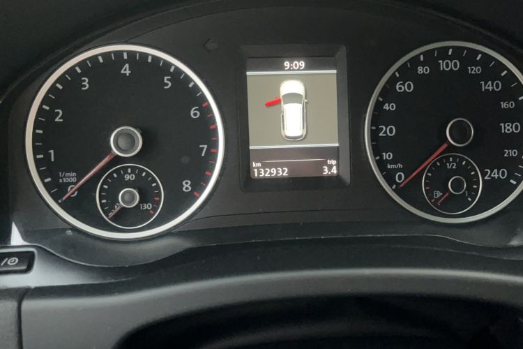 Used Volkswagen Tiguan 2012 2.0 TSI Comfort Edition Odometer Close Up