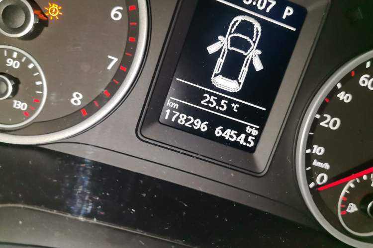 Used Volkswagen Tiguan 2012 1.8TSI Automatic All-Wheel Drive Elite Edition Odometer Close Up