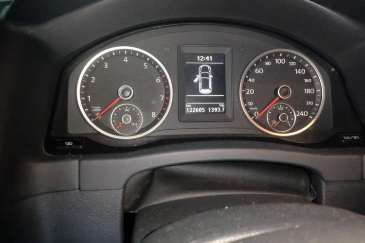 Used Volkswagen Tiguan 2012 2.0 TSI Automatic All-Wheel Drive Flagship Edition Odometer Close Up