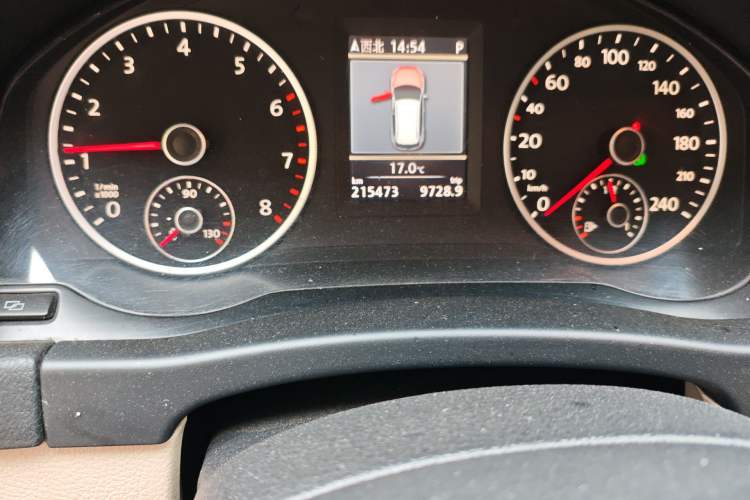 Used Volkswagen Tiguan 2012 2.0 TSI Comfort Edition Odometer Close Up