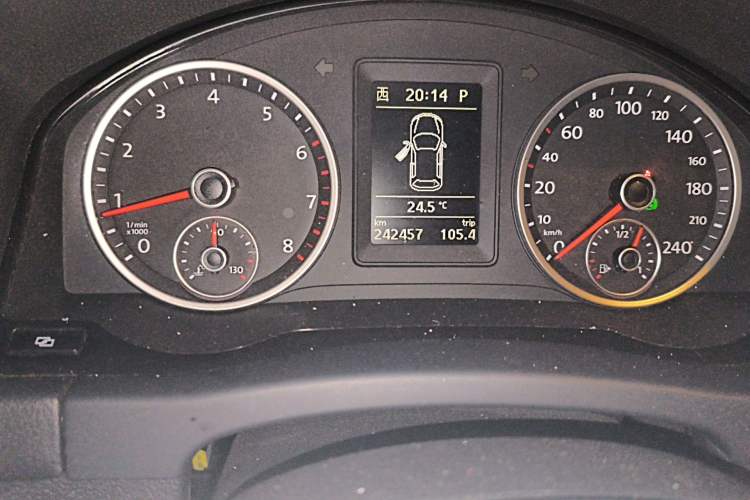Used Volkswagen Tiguan 2012 1.8TSI Automatic All-Wheel Drive Elite Edition Odometer Close Up