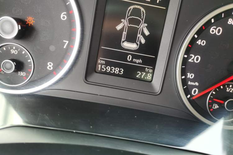 Used Volkswagen Tiguan 2012 2.0 TSI Automatic All-Wheel Drive Elite Edition Odometer Close Up