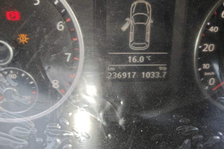 Used Volkswagen Tiguan 2012 1.8TSI Automatic All-Wheel Drive Fashion Edition Odometer Close Up
