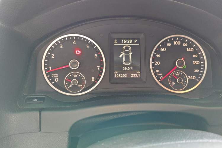 Used Volkswagen Tiguan 2012 1.8TSI Automatic Two-Wheel Drive Elite Edition Odometer Close Up