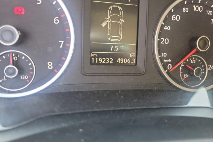 Used Volkswagen Tiguan 2012 2.0 TSI Automatic All-Wheel Drive Elite Edition Odometer Close Up