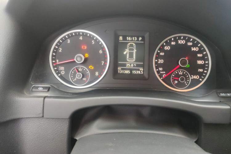 Used Volkswagen Tiguan 2012 1.8TSI Automatic All-Wheel Drive Elite Edition Odometer Close Up