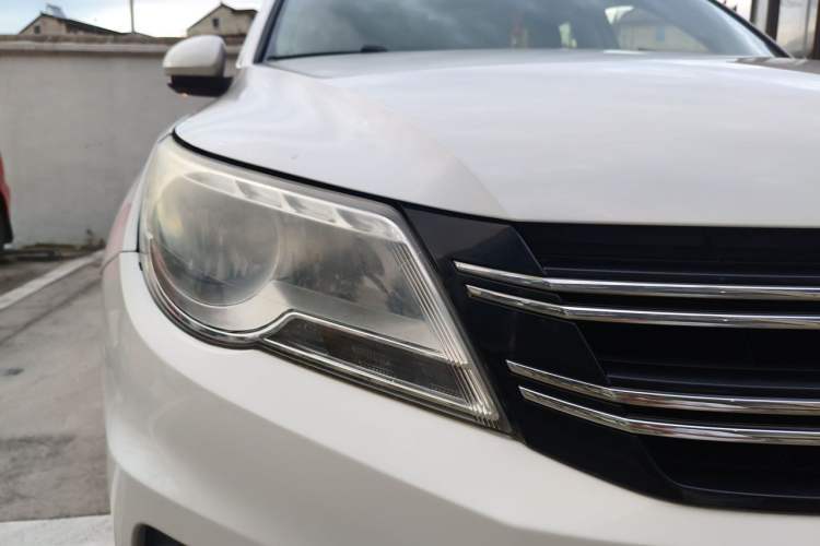 Used Volkswagen Tiguan 2012 2.0 TSI Automatic All-Wheel Drive Elite Edition Right Front Headlight