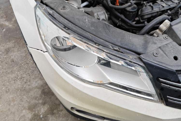 Used Volkswagen Tiguan 2012 1.8TSI Automatic All-Wheel Drive Elite Edition Right Front Headlight