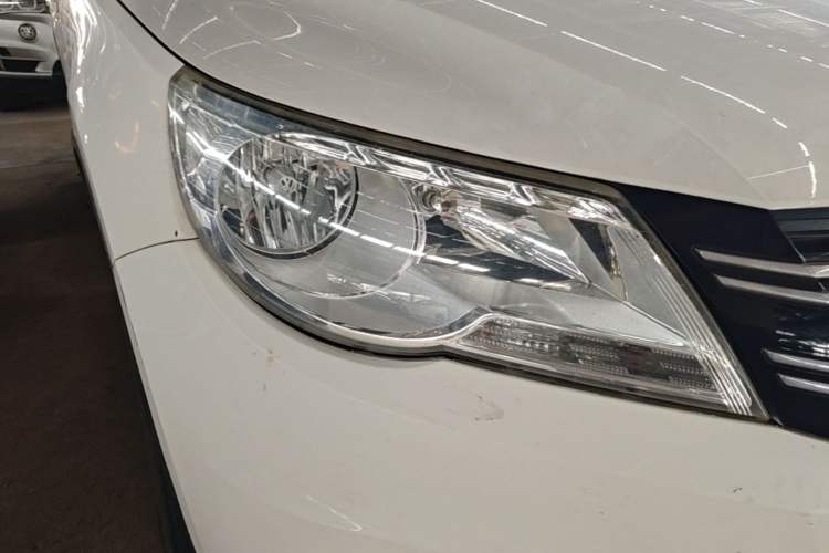 Used Volkswagen Tiguan 2012 1.8TSI Automatic All-Wheel Drive Elite Edition Right Front Headlight