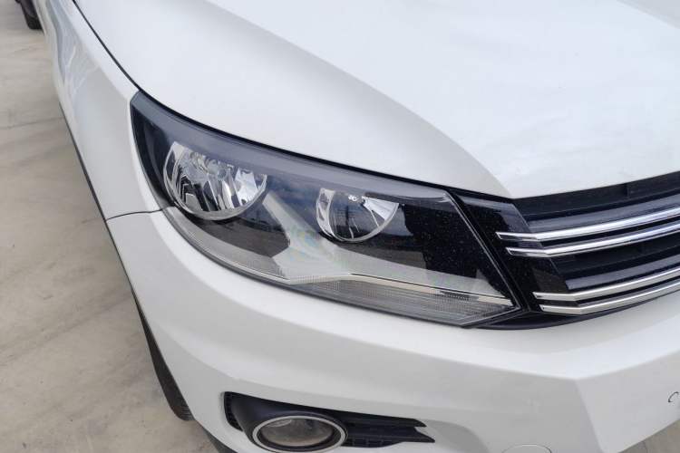 Used Volkswagen Tiguan 2012 2.0 TSI Comfort Edition Right Front Headlight