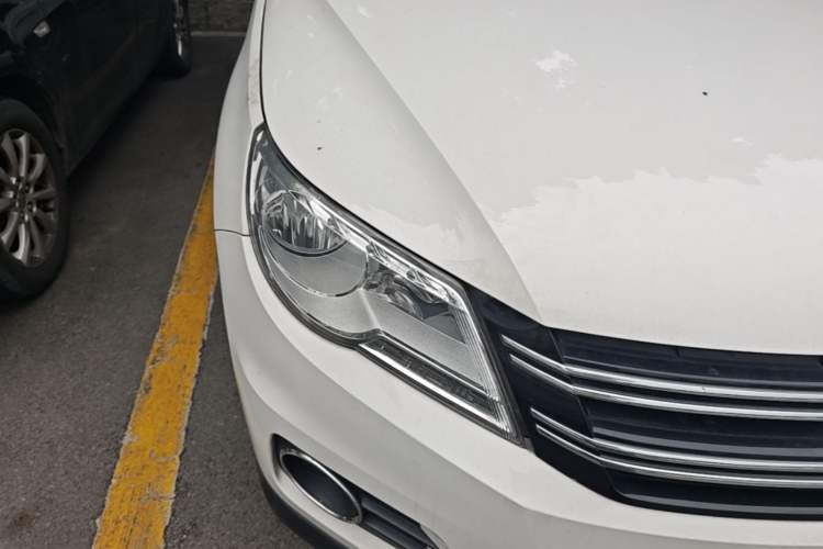 Used Volkswagen Tiguan 2012 1.8TSI Automatic All-Wheel Drive Elite Edition Right Front Headlight