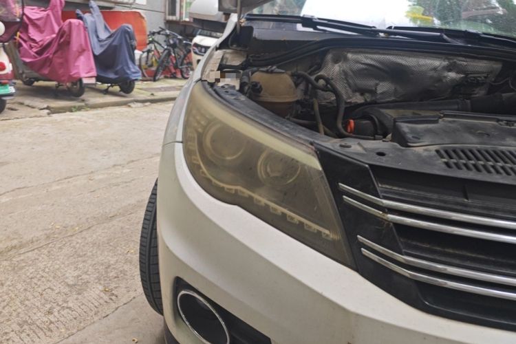 Used Volkswagen Tiguan 2012 2.0 TSI Automatic All-Wheel Drive Elite Edition Right Front Headlight