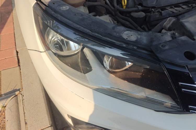 Used Volkswagen Tiguan 2012 2.0 TSI Comfort Edition Right Front Headlight