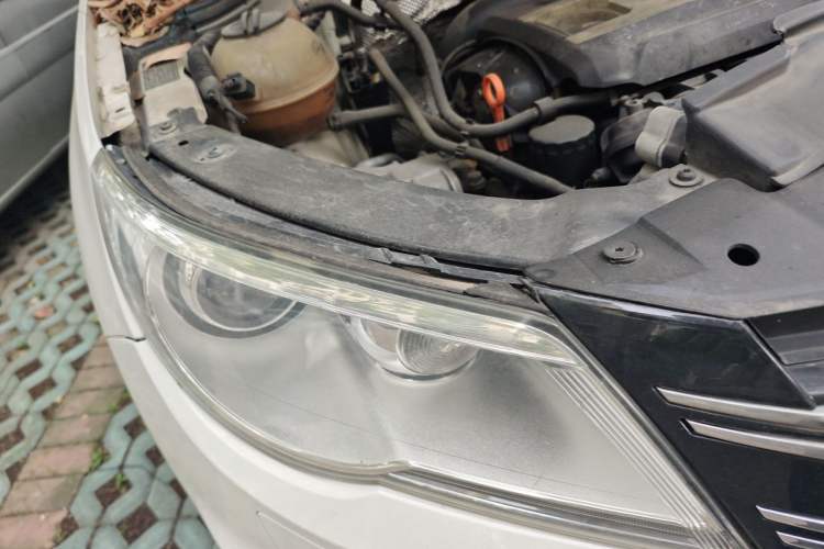Used Volkswagen Tiguan 2012 2.0 TSI Automatic All-Wheel Drive Flagship Edition Right Front Headlight