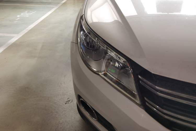 Used Volkswagen Tiguan 2012 1.8TSI Automatic All-Wheel Drive Elite Edition Right Front Headlight