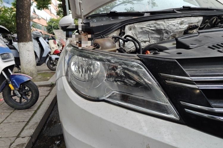 Used Volkswagen Tiguan 2012 1.8TSI Automatic All-Wheel Drive Elite Edition Right Front Headlight