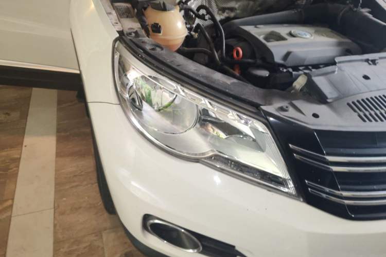 Used Volkswagen Tiguan 2012 2.0 TSI Automatic All-Wheel Drive Elite Edition Right Front Headlight