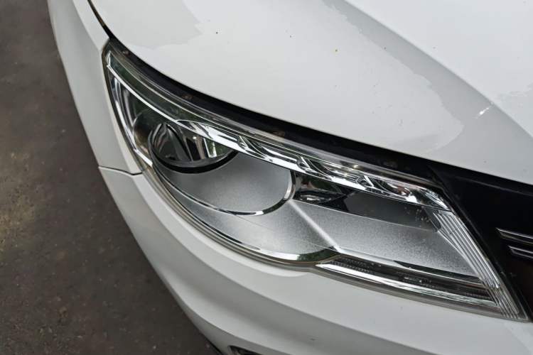 Used Volkswagen Tiguan 2012 1.8TSI Automatic All-Wheel Drive Elite Edition Right Front Headlight