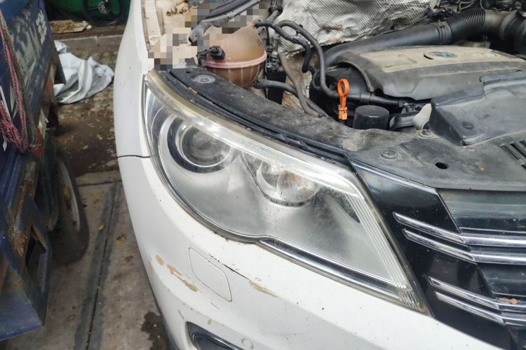 Used Volkswagen Tiguan 2012 2.0 TSI Automatic All-Wheel Drive Flagship Edition Right Front Headlight