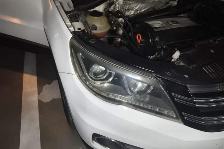 Used Volkswagen Tiguan 2012 1.8TSI Automatic All-Wheel Drive Elite Edition Right Front Headlight