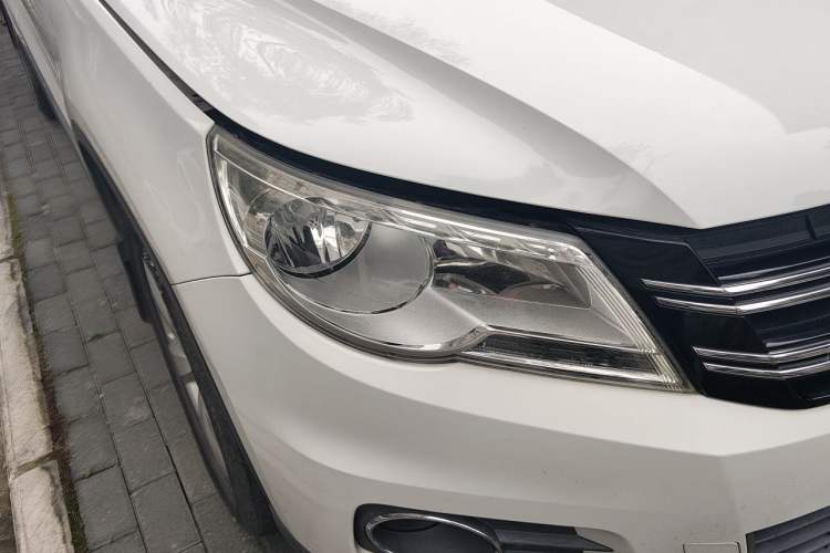 Used Volkswagen Tiguan 2012 1.8TSI Automatic All-Wheel Drive Elite Edition Right Front Headlight