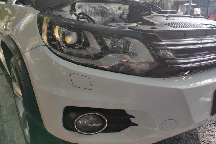 Used Volkswagen Tiguan 2012 2.0 TSI Luxury Edition Right Front Headlight
