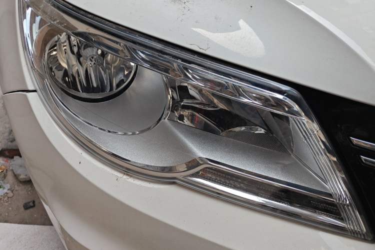 Used Volkswagen Tiguan 2012 1.8TSI Automatic All-Wheel Drive Elite Edition Right Front Headlight