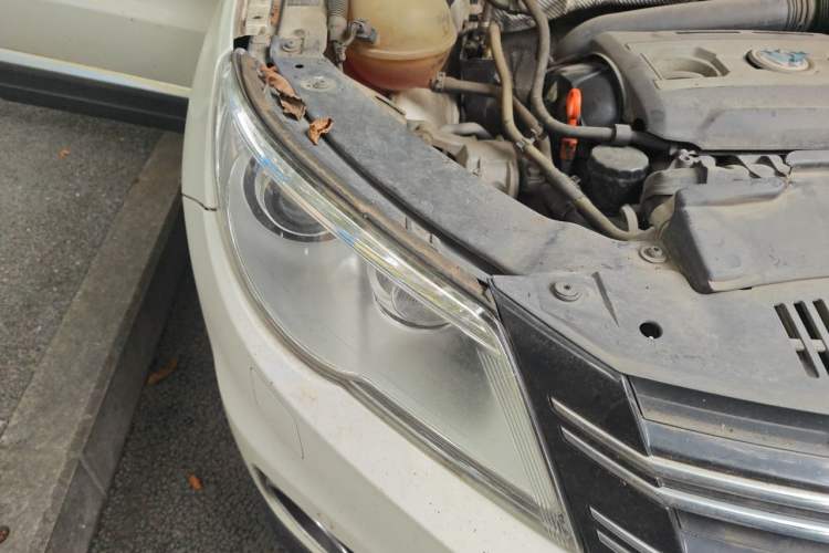 Used Volkswagen Tiguan 2012 2.0 TSI Automatic All-Wheel Drive Flagship Edition Right Front Headlight