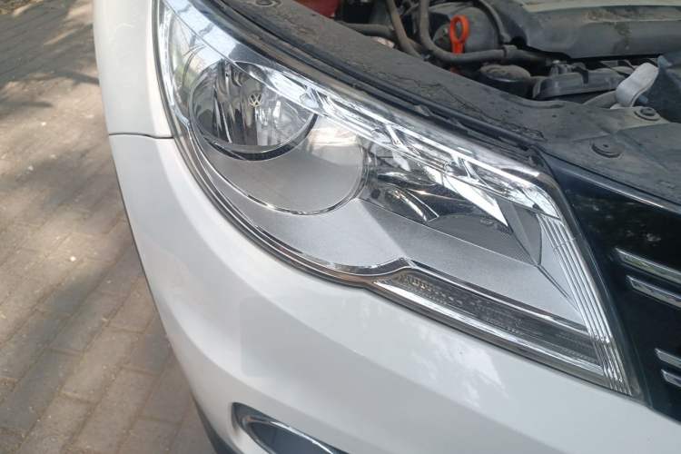 Used Volkswagen Tiguan 2012 1.8TSI Automatic All-Wheel Drive Elite Edition Right Front Headlight