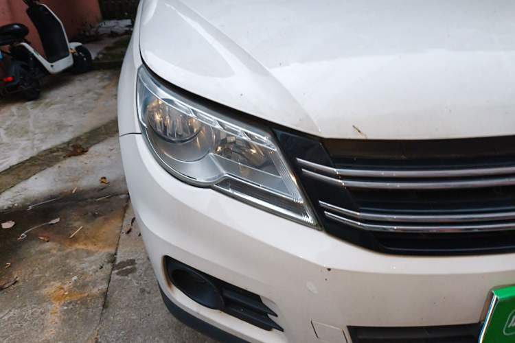 Used Volkswagen Tiguan 2012 1.8TSI Manual Two-Wheel Drive Urban Edition Right Front Headlight