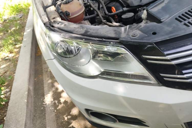 Used Volkswagen Tiguan 2012 1.8TSI Automatic All-Wheel Drive Elite Edition Right Front Headlight