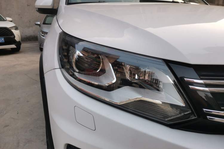 Used Volkswagen Tiguan 2012 2.0 TSI Luxury Edition Right Front Headlight