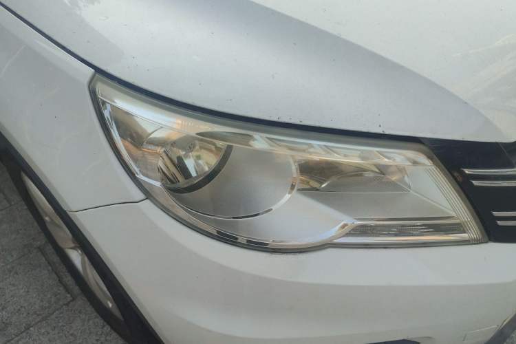 Used Volkswagen Tiguan 2012 1.8TSI Automatic All-Wheel Drive Elite Edition Right Front Headlight
