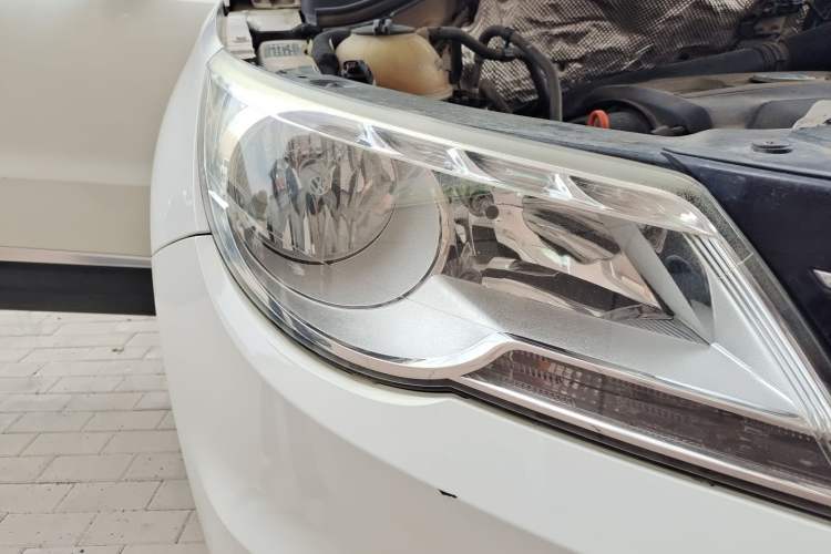 Used Volkswagen Tiguan 2012 1.8TSI Automatic All-Wheel Drive Elite Edition Right Front Headlight