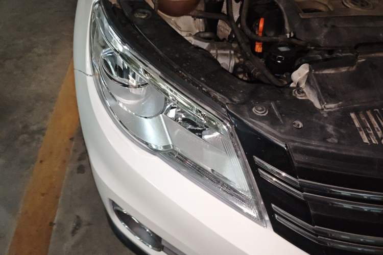 Used Volkswagen Tiguan 2012 1.8TSI Automatic Two-Wheel Drive Zhaoshi Edition Right Front Headlight