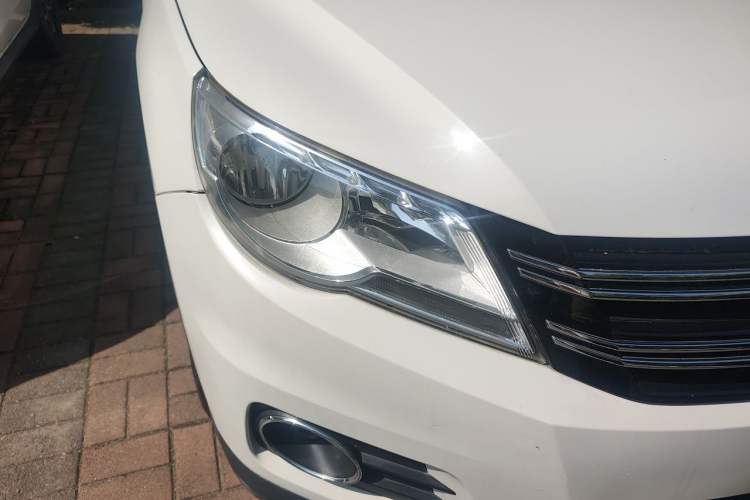 Used Volkswagen Tiguan 2012 1.8TSI Automatic All-Wheel Drive Elite Edition Right Front Headlight
